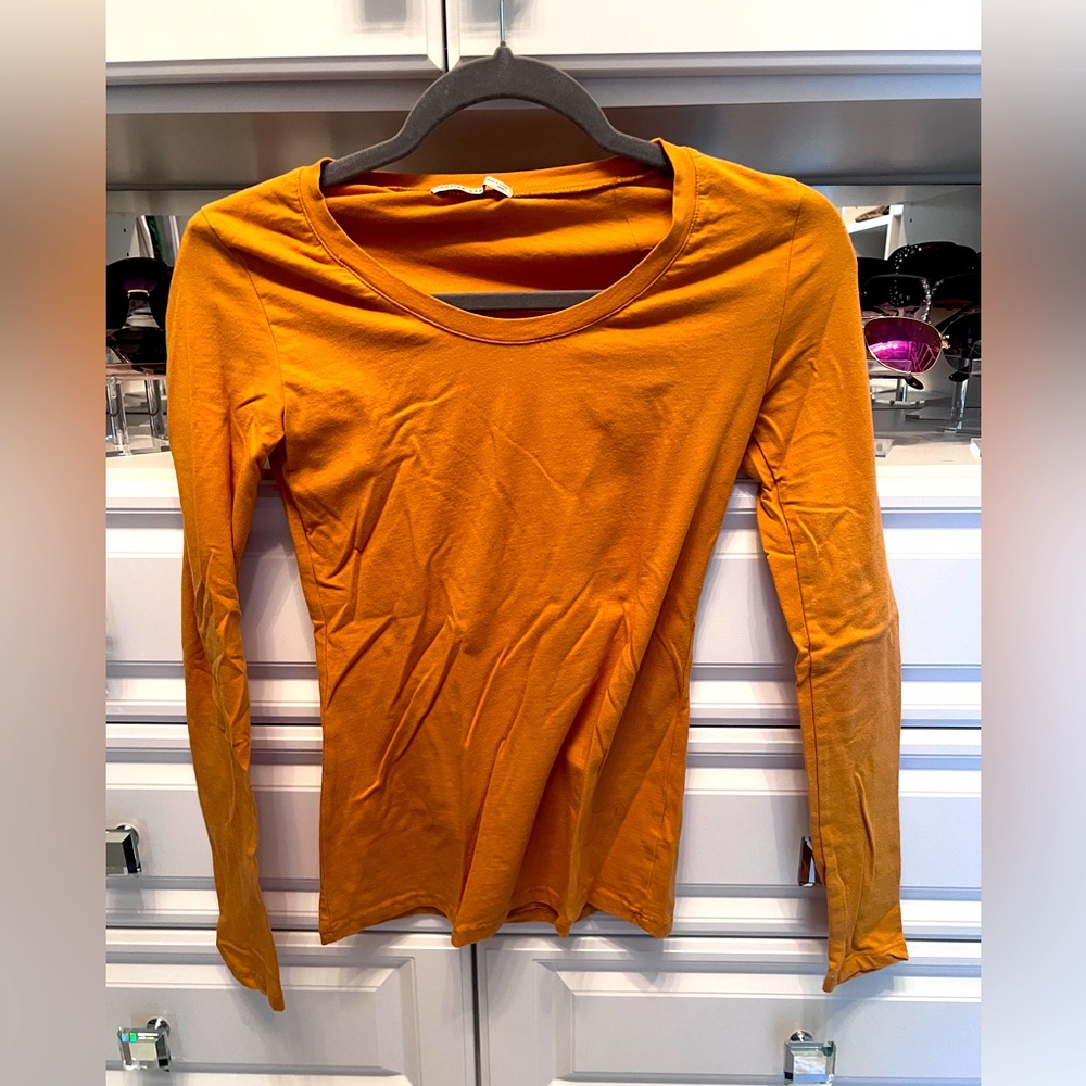 NWOT - Long sleeve, crew neck, t-shirt